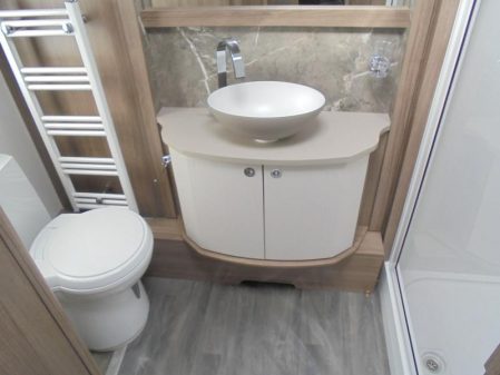 2020 Coachman VIP 460/2