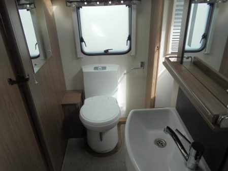 2015 Coachman VIP 545/4