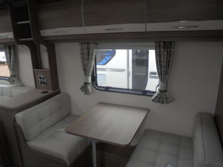 2020 Coachman VIP 520/3