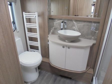 2020 Coachman VIP 520/3