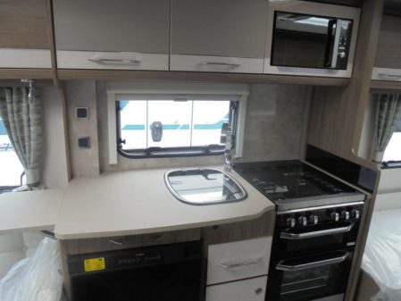 2020 Coachman VIP 565/4