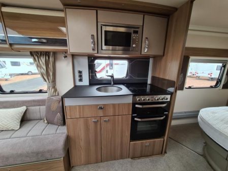 2016 Swift CONQUEROR 580