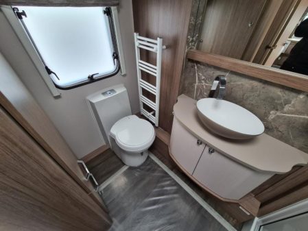 2021 Coachman Vip 460