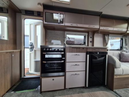 2021 Coachman Vip 520