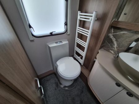 2021 Coachman Vip 520