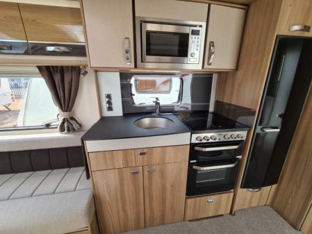 2016 Swift Conqueror 480
Inc Mover