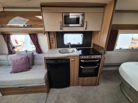 2020 Swift Challenger X880
Inc Mover