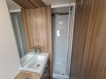 2020 Swift Challenger X880
Inc Mover