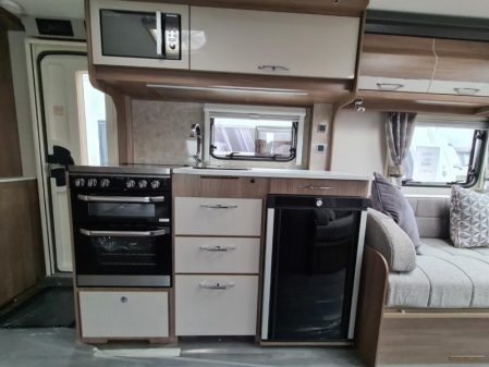 2022 Coachman Vip 520