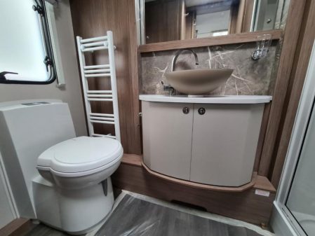 2022 Coachman Vip 520