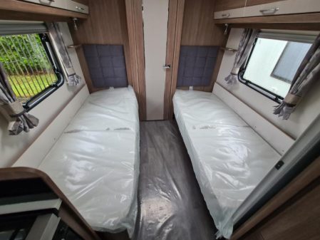 2022 Coachman Vip 565