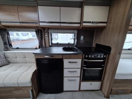 2015 Coachman VIP 565