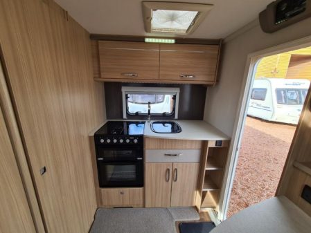 2016 Coachman Highlander 380
Incl Mover