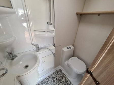 2016 Coachman Highlander 380
Incl Mover
