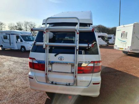 2004 Toyota Alphard