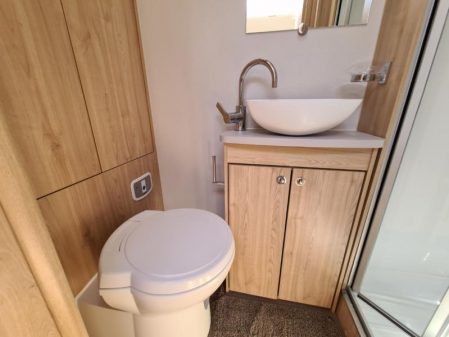 2017 Elddis Platinum 185