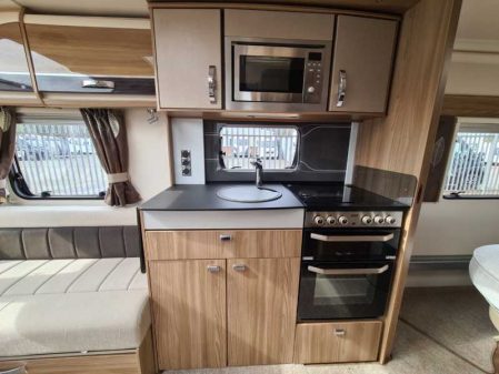 2016 Swift Conqueror 580