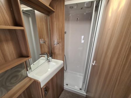 2016 Swift CONQUEROR 570