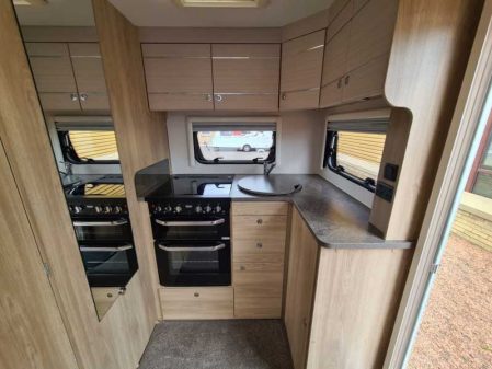 2018 Elddis Supreme 462