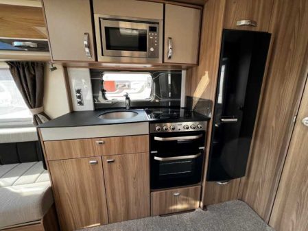 2016 Swift Conqueror 480
Inc Mover