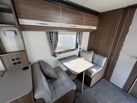 2020 Coachman VIP 520