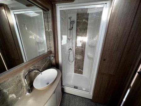 2020 Coachman VIP 520