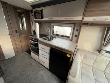 2020 Coachman VIP 520