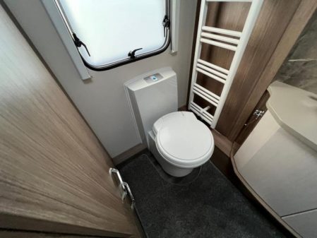 2020 Coachman VIP 520