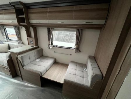 2023 Coachman VIP 520