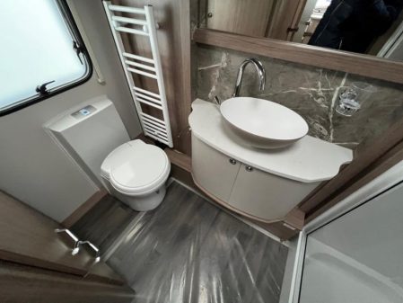 2023 Coachman VIP 520