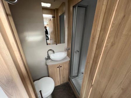 2017 Elddis Platinum Editon 185