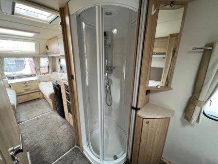 2017 Elddis Avante 550