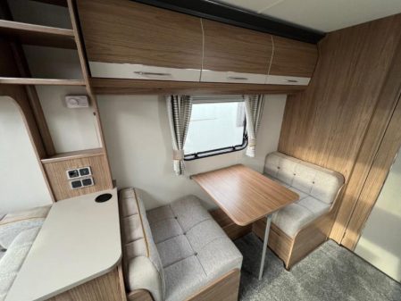 2019 Coachman VIP 520
