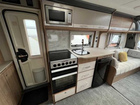 2019 Coachman VIP 520