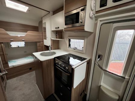 2020 Swift Searcher 695
