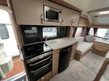 2019 Swift Challenger 530