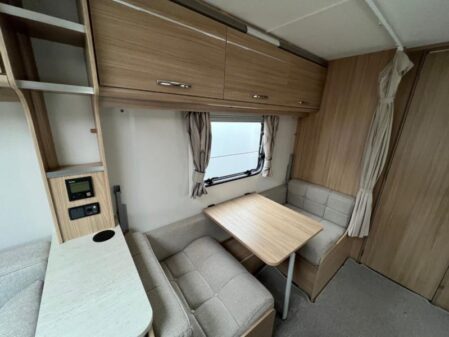 2016 Coachman Highlander 520/4