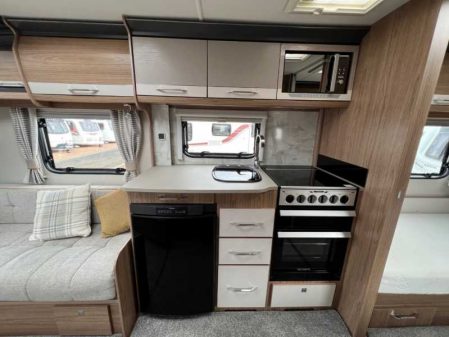 2018 Coachman VIP 565