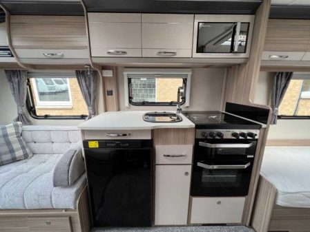 2020 Coachman Acadia Premium 565