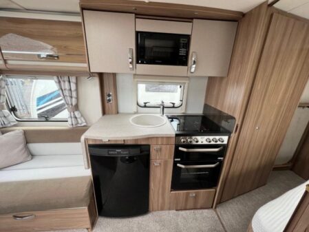 2016 Swift Challenger 570