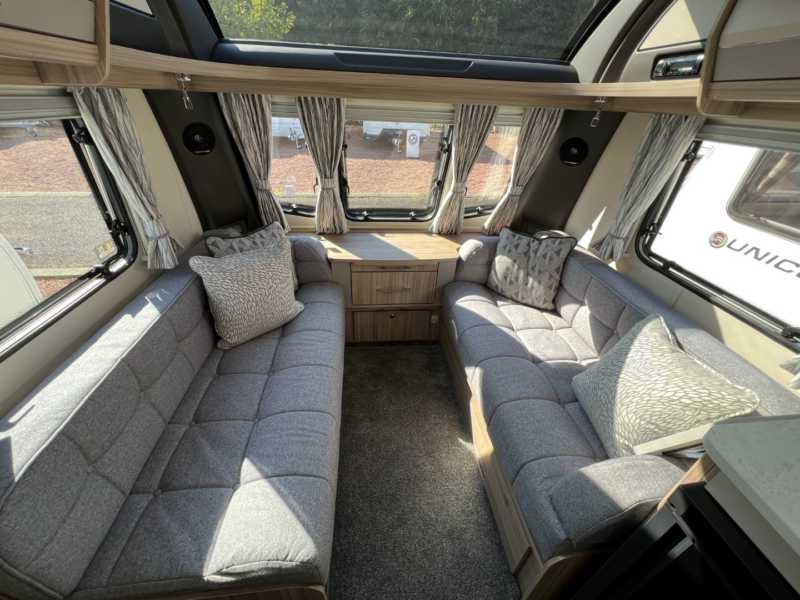 2022 Coachman Acadia 565
Incl Mover