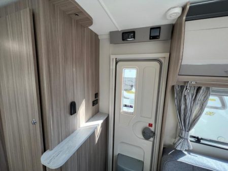 2022 Coachman Acadia 565
Incl Mover