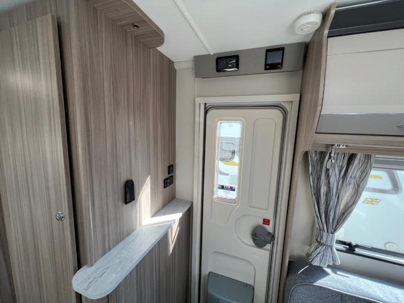 2022 Coachman Acadia 565
Incl Mover