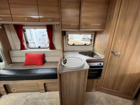 2016 Bailey Advance 640
