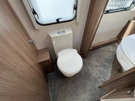 2020 Coachman VIP 545
