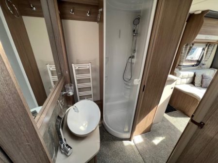 2020 Coachman VIP 545