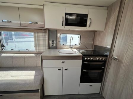 2023 Swift CHALLENGER 650 SE