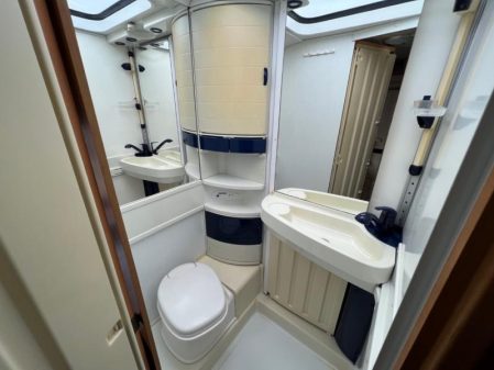 2000 Hymer B544