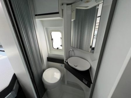 2022 Adria Twin 640 SGX Automatic