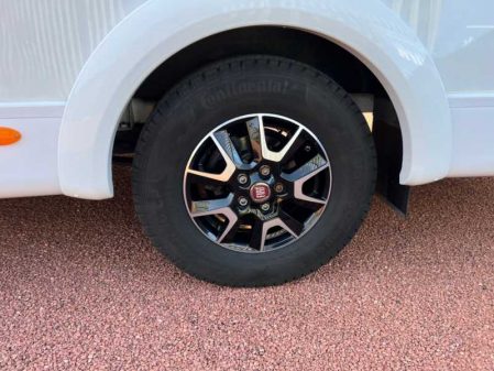 2020 Carado V337